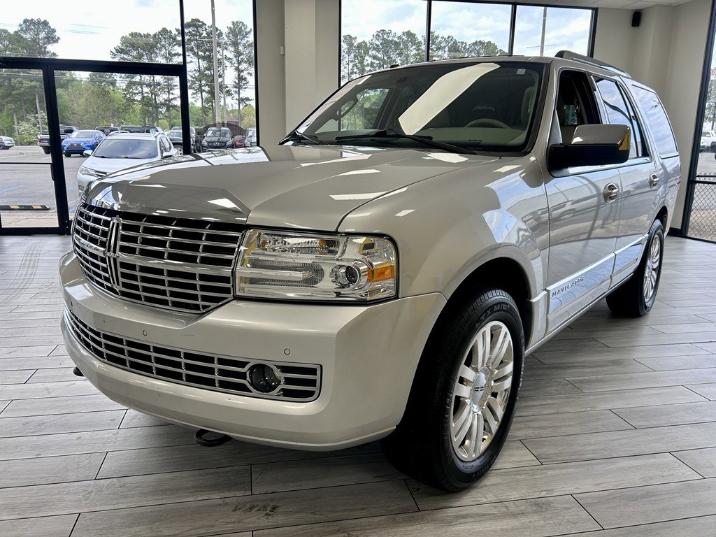 Used 2012 Lincoln Navigator 2WD image 3