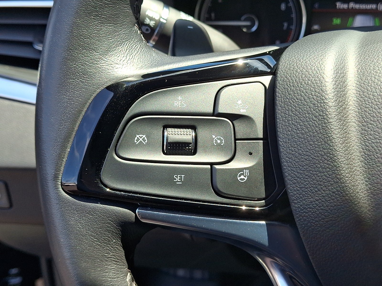 Used 2023 Buick Enclave Essence w/ Sport Touring Edition AWD/4WD image 21