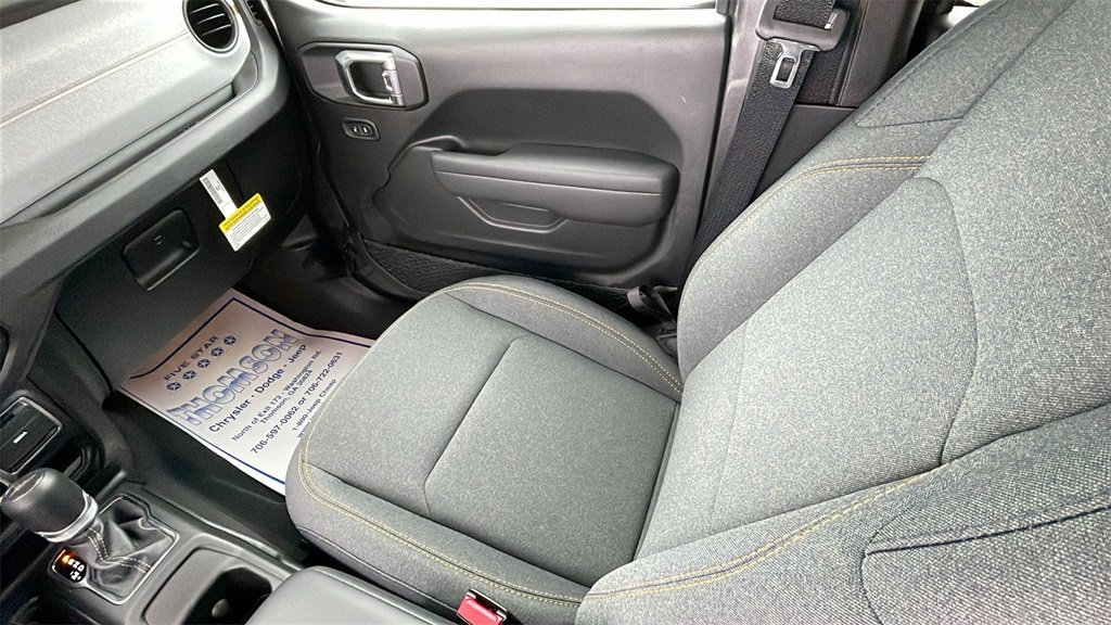 New 2025 Jeep Gladiator Sport image 13