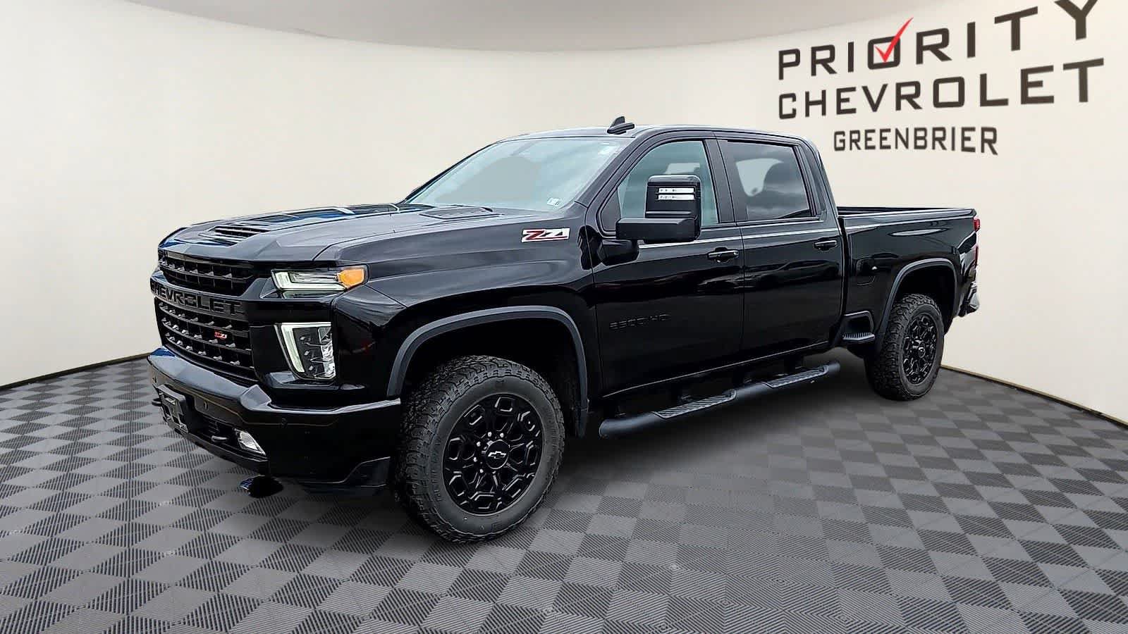 Used 2023 Chevrolet Silverado 2500 LT w/ Midnight Edition AWD/4WD image 4