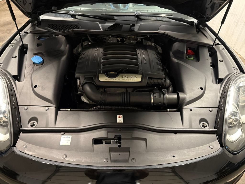 Used 2018 Porsche Cayenne Platinum Edition AWD/4WD image 11