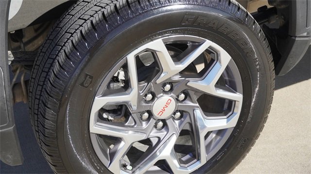 Used 2025 GMC Sierra 1500 SLE image 11