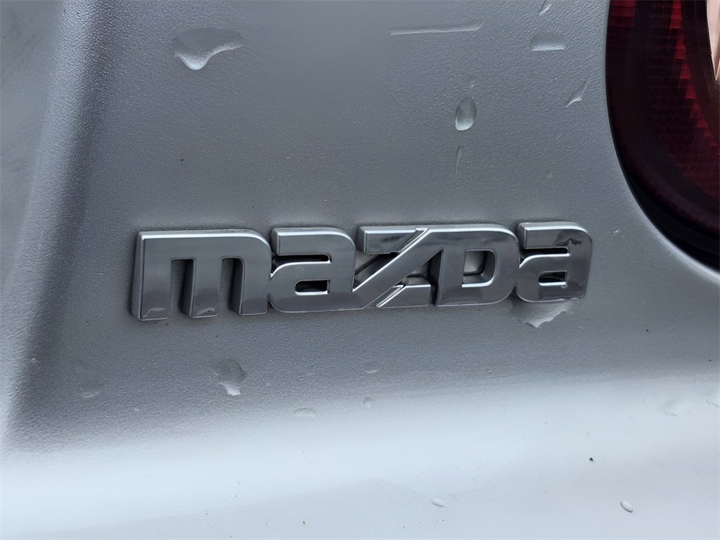 Used 2005 MAZDA MX-5 Miata LS image 12