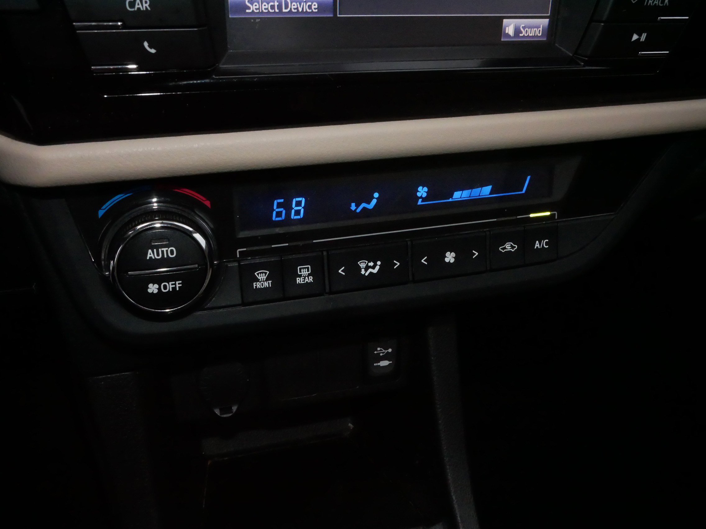 Used 2014 Toyota Corolla LE image 23