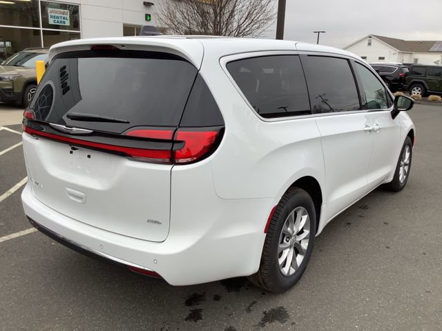 New 2026 Chrysler Pacifica Select image 8