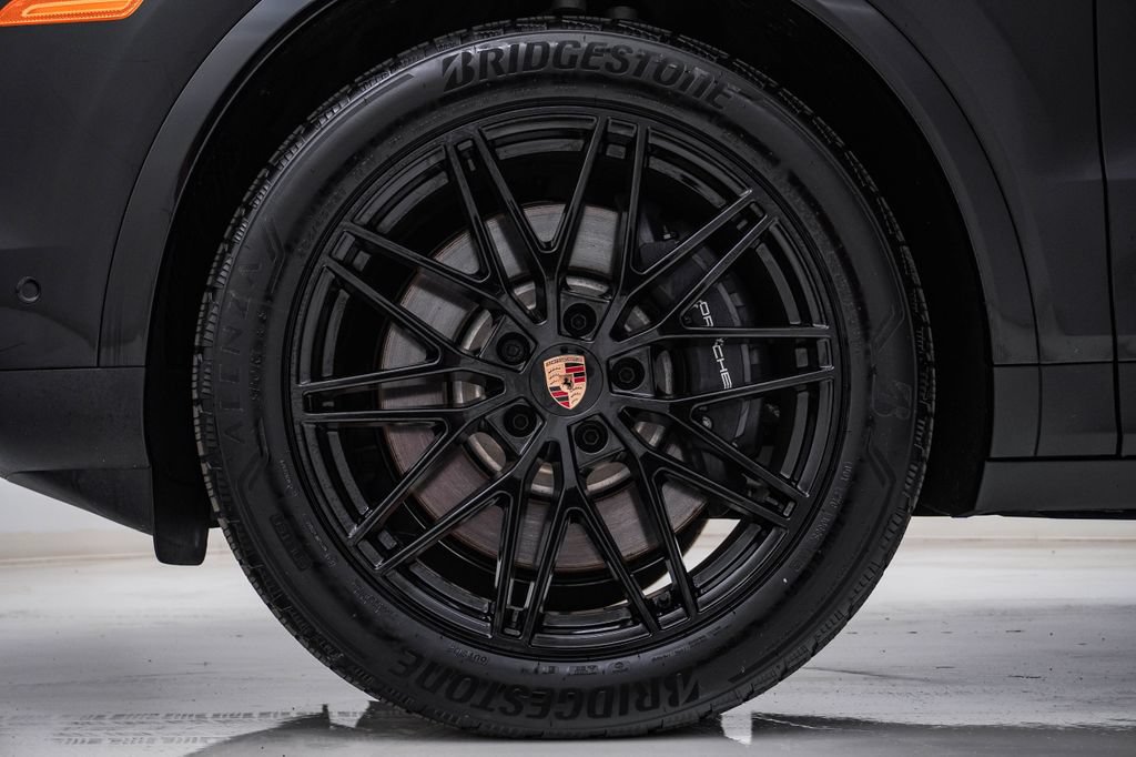 Certified 2026 Porsche Cayenne E-Hybrid Coupe AWD/4WD image 13