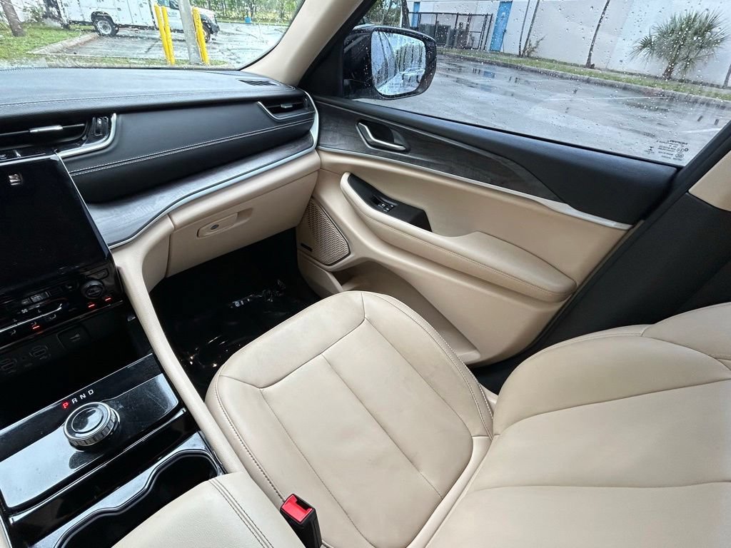 Certified 2022 Jeep Grand Cherokee L Limited RWD image 11