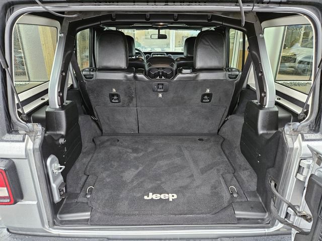 Used 2018 Jeep Wrangler Unlimited Sahara image 12