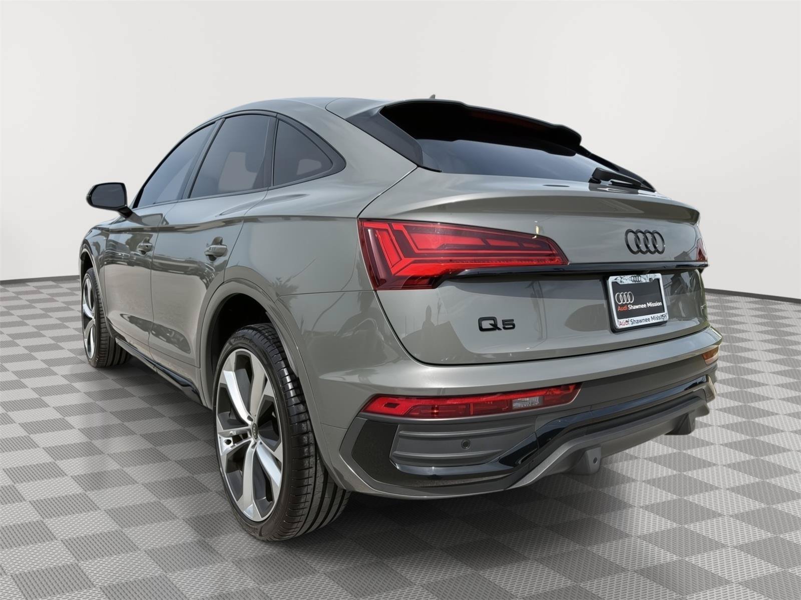 Certified 2023 Audi Q5 2.0T Premium Plus w/ Premium Plus Package AWD/4WD image 3
