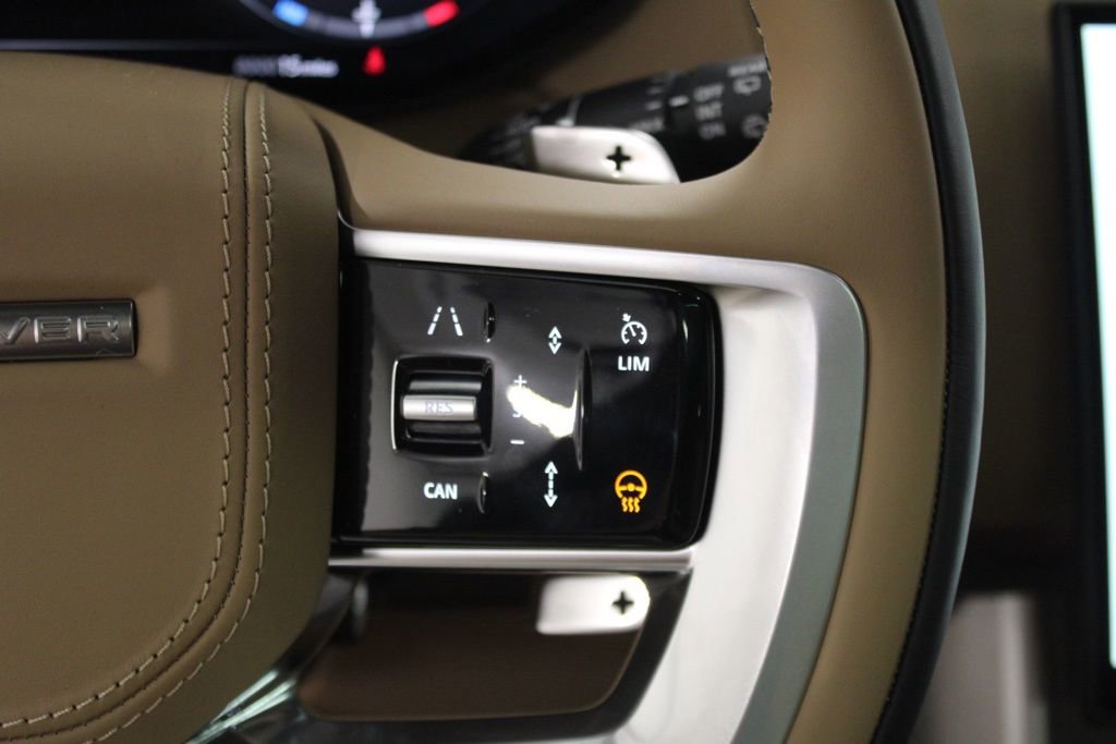 Used 2025 Land Rover Range Rover SE image 21