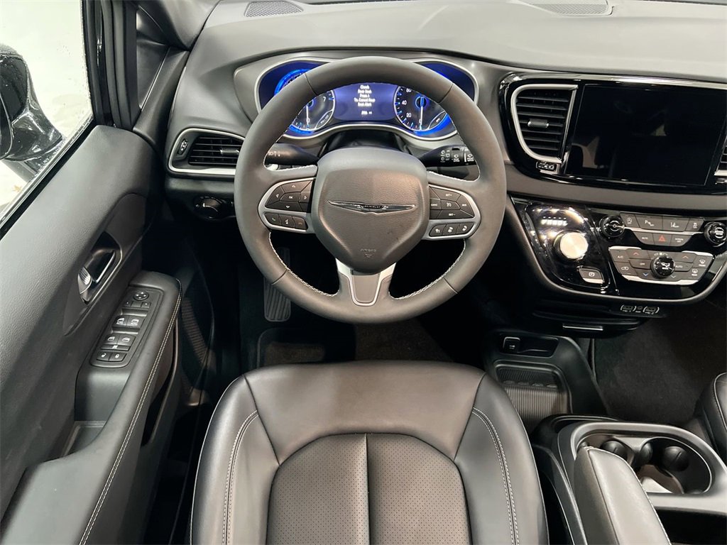 New 2025 Chrysler Voyager LX image 19