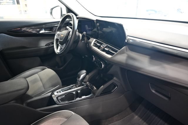 Certified 2025 Chevrolet TrailBlazer LT w/ LT Cold Weather Package FWD image 13