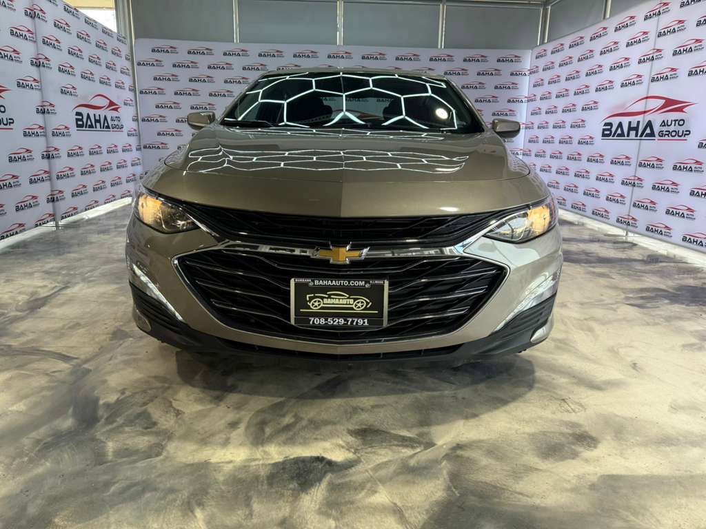 Used 2025 Chevrolet Malibu LT FWD image 3