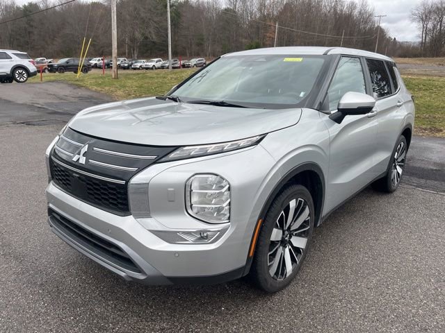 Used 2025 Mitsubishi Outlander SE image 10