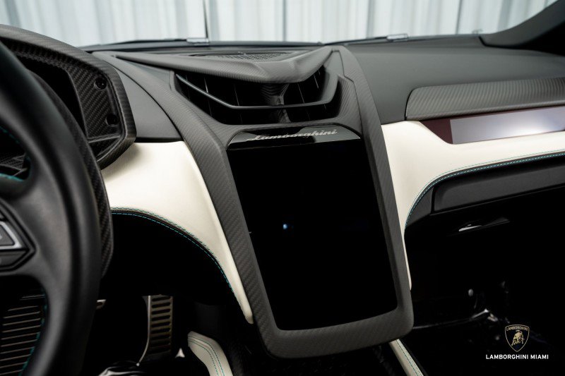 Used 2025 Lamborghini Revuelto image 46