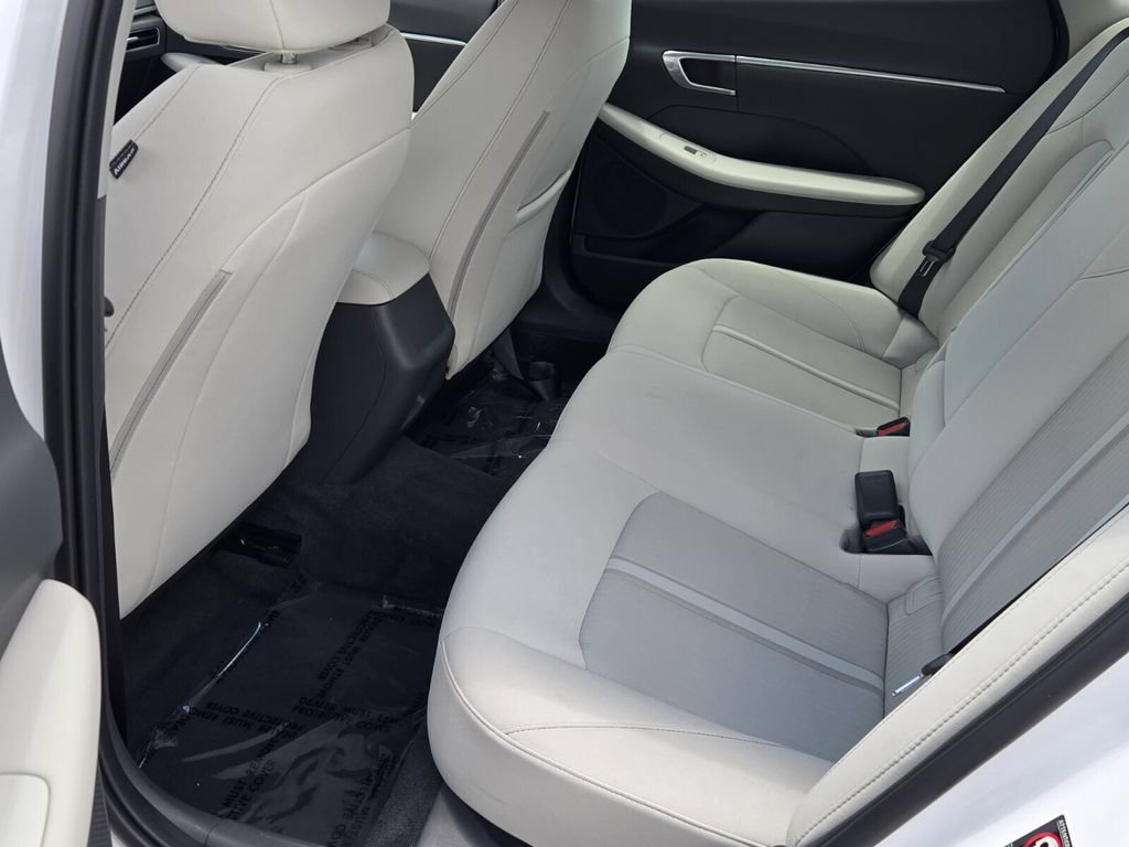 Certified 2022 Hyundai Sonata SEL w/ Preferred Accessory Package FWD image 11