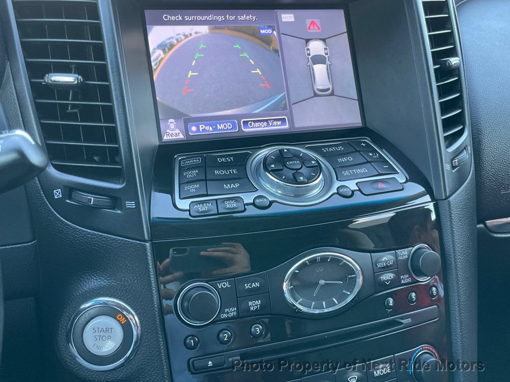 Used 2015 INFINITI QX70 AWD w/ Premium Package image 19