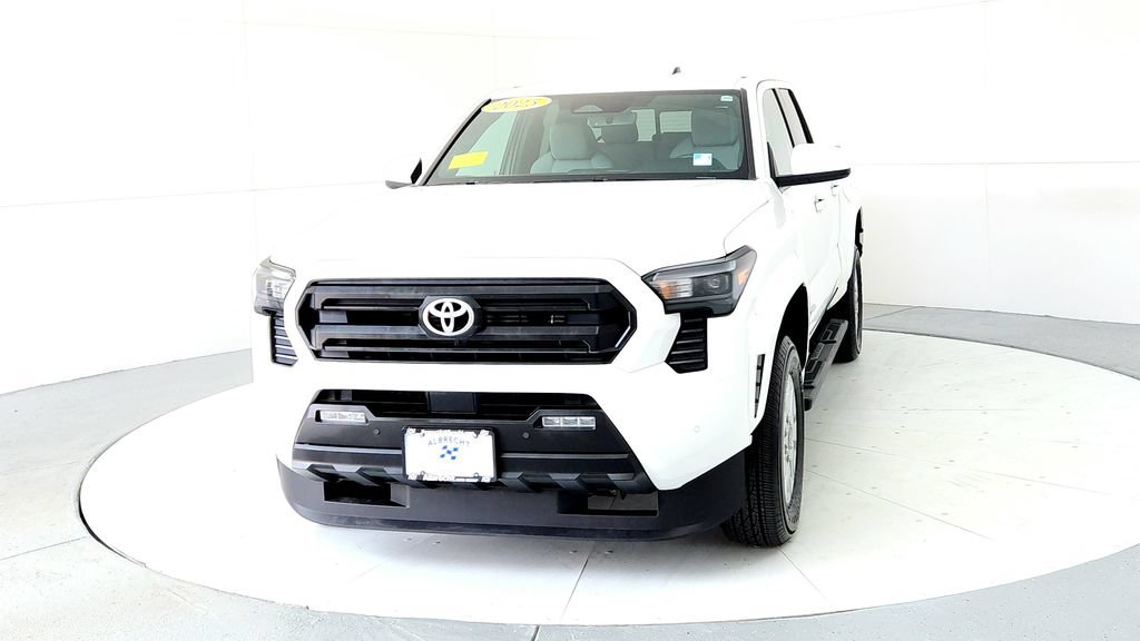 Used 2025 Toyota Tacoma SR5 AWD/4WD image 2
