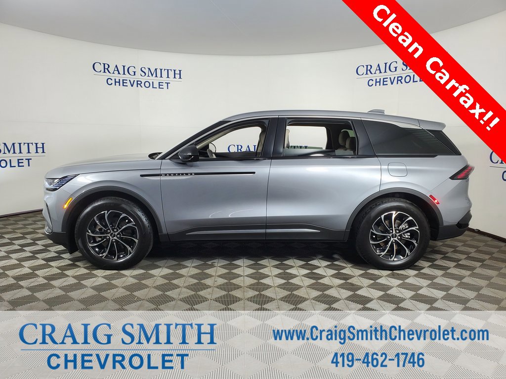 Used 2025 Lincoln Nautilus Premier image 2