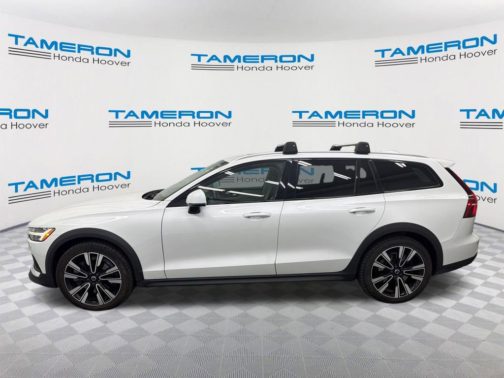Used 2020 Volvo V60 T5 Cross Country AWD/4WD image 2