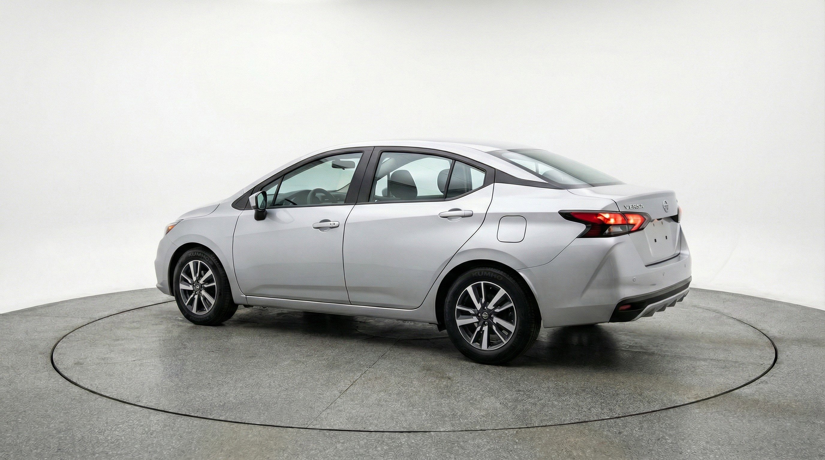 Used 2025 Nissan Versa SV image 6