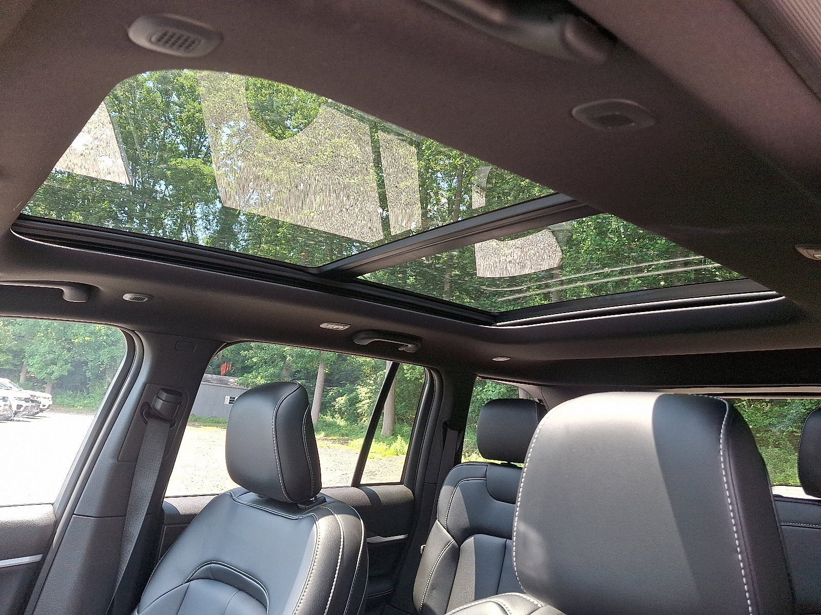 New 2025 Jeep Grand Cherokee Limited image 9