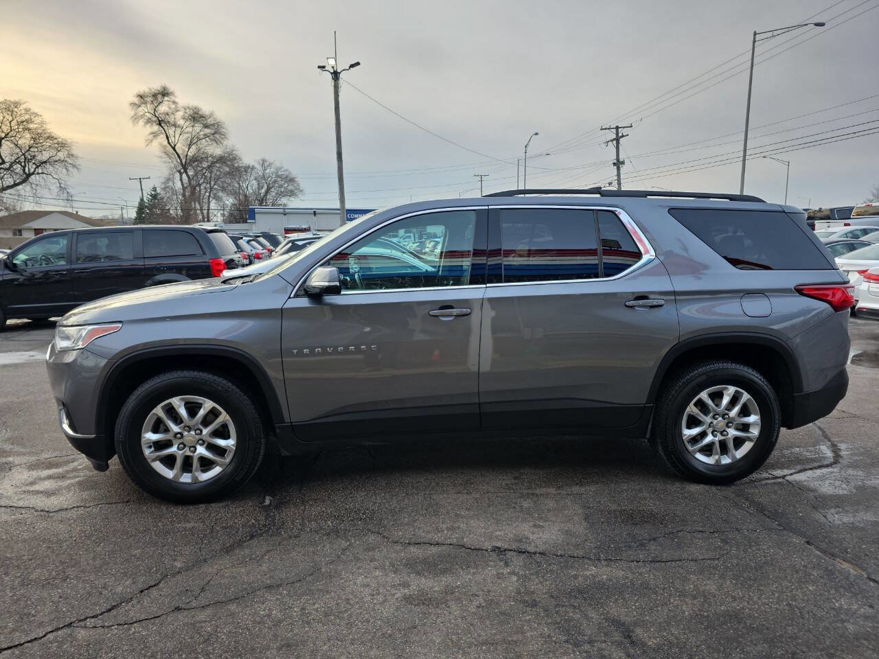Used 2020 Chevrolet Traverse LT w/ Driver Confidence II Package image 3