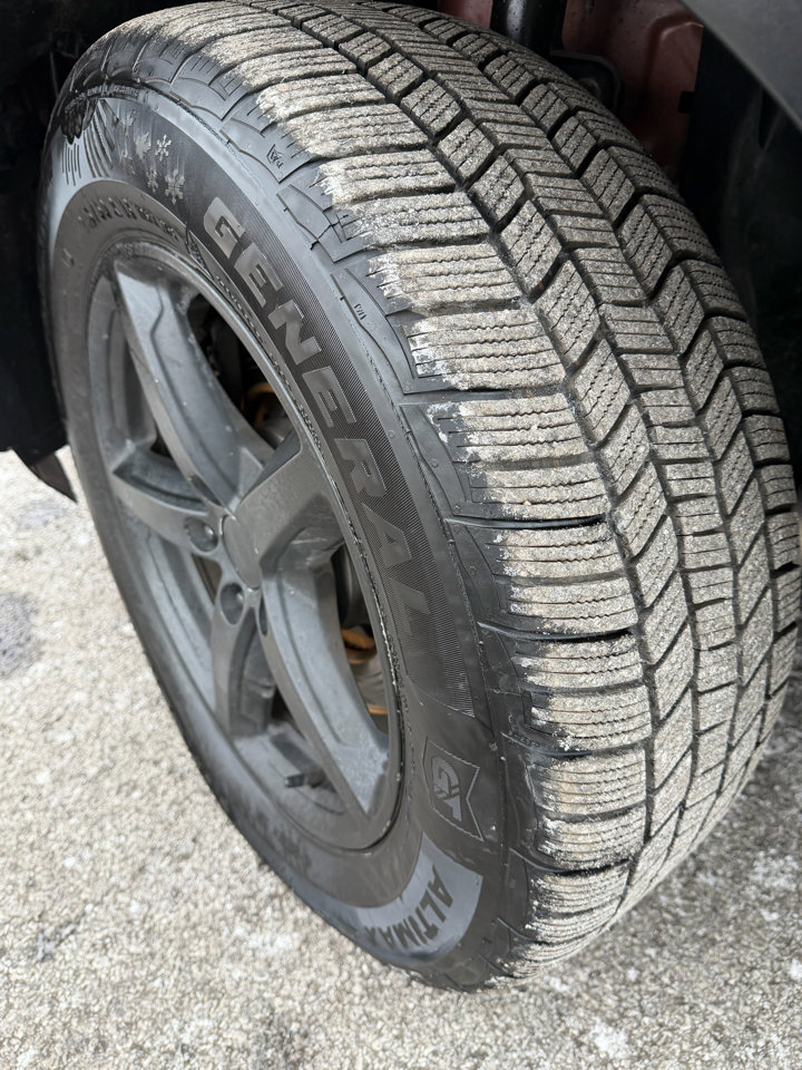 Used 2016 Ford Explorer XLT w/ Equipment Group 202A image 4