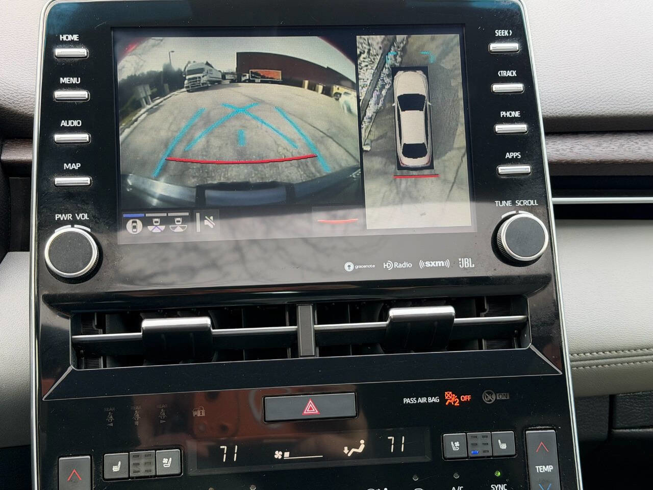 Used 2019 Toyota Avalon Limited image 54