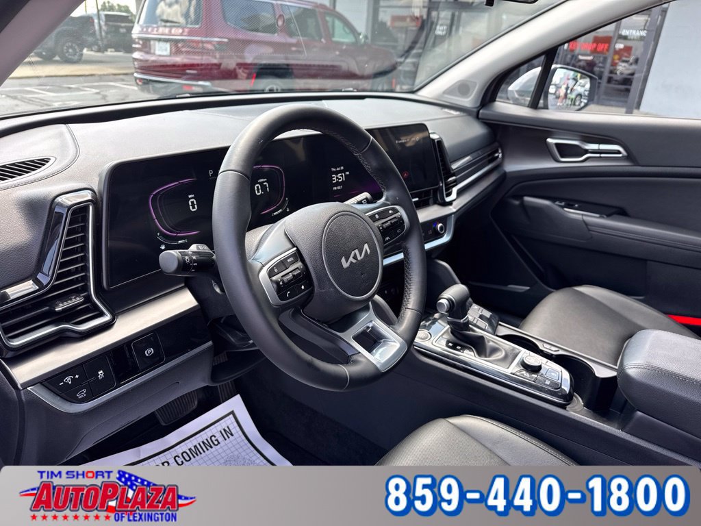 Used 2025 Kia Sportage EX w/ Premium Package FWD image 3