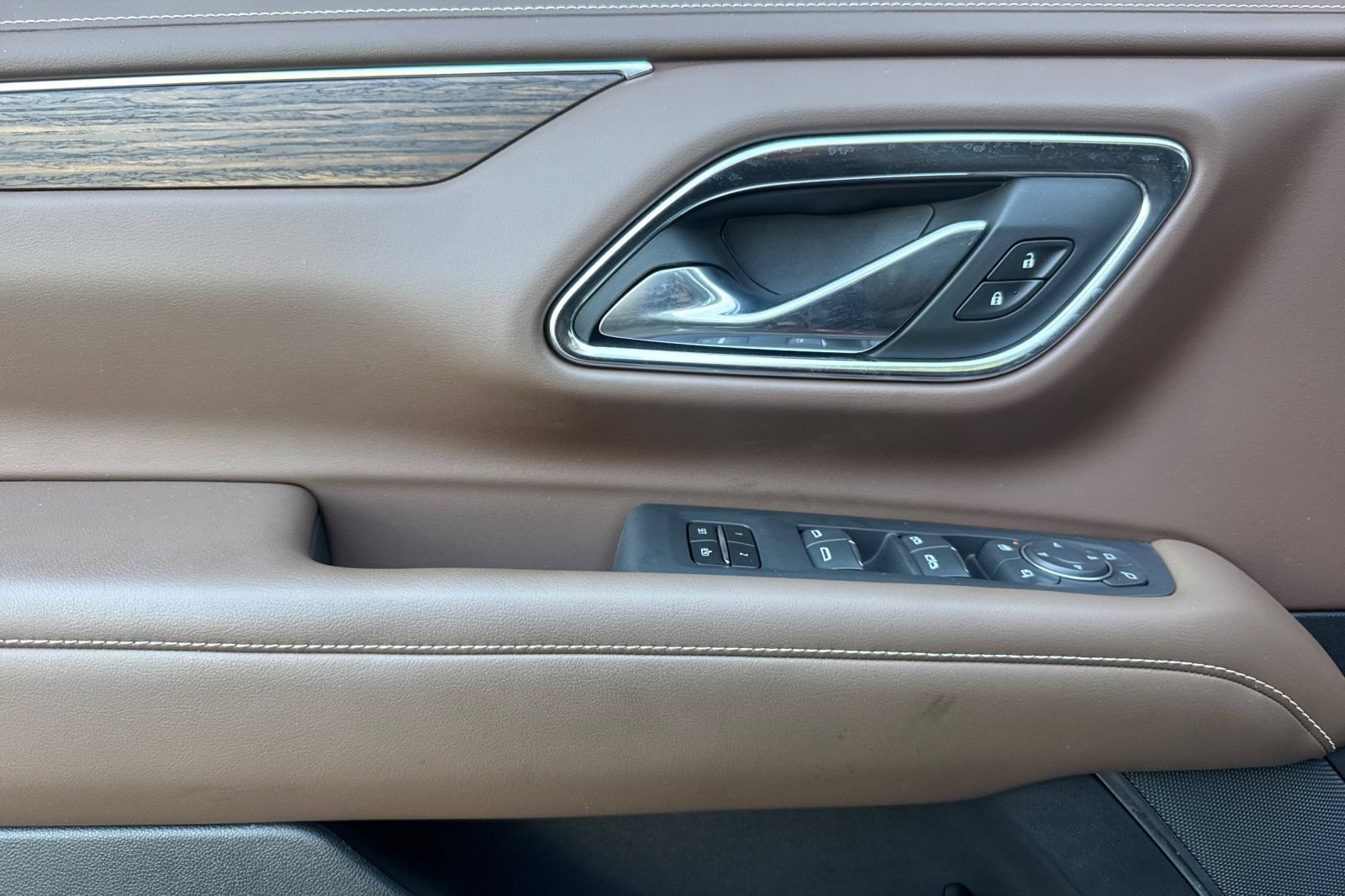 Used 2023 Chevrolet Suburban High Country AWD/4WD image 12