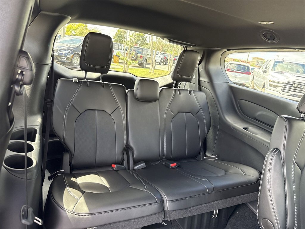 New 2026 Chrysler Pacifica Select image 25