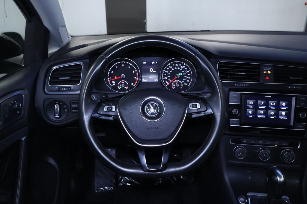 Used 2021 Volkswagen Golf 4-Door image 17