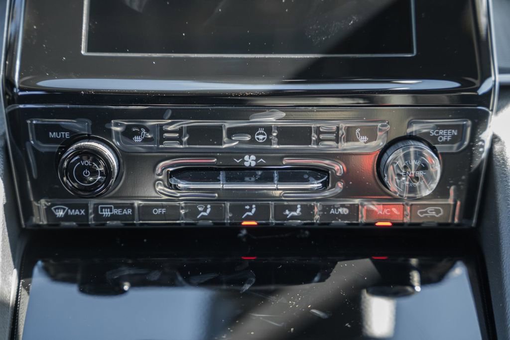 New 2025 Jeep Grand Cherokee Laredo X w/ Luxury Tech Group I image 21