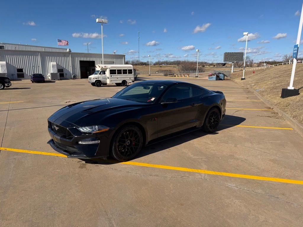 Used 2019 Ford Mustang GT image 3