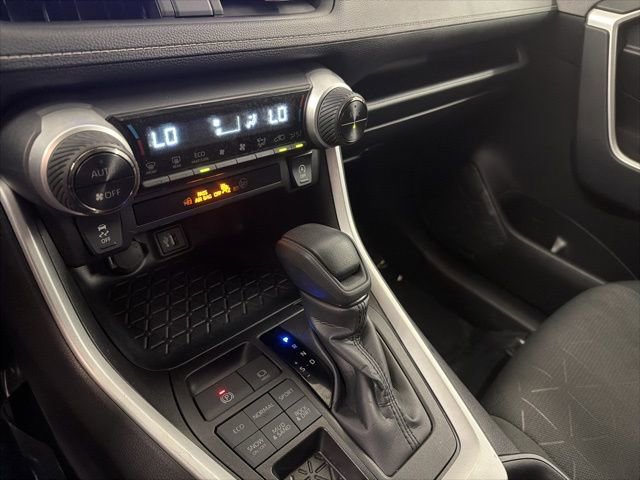 Used 2025 Toyota RAV4 XLE AWD/4WD image 29