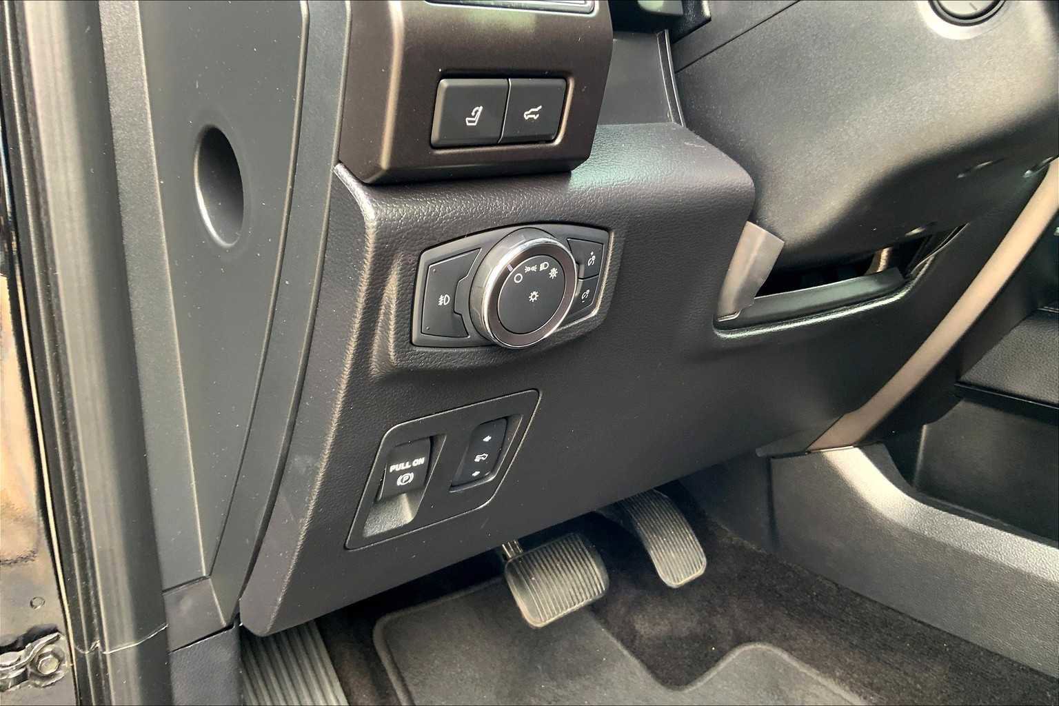 Used 2018 Ford Expedition Limited image 36