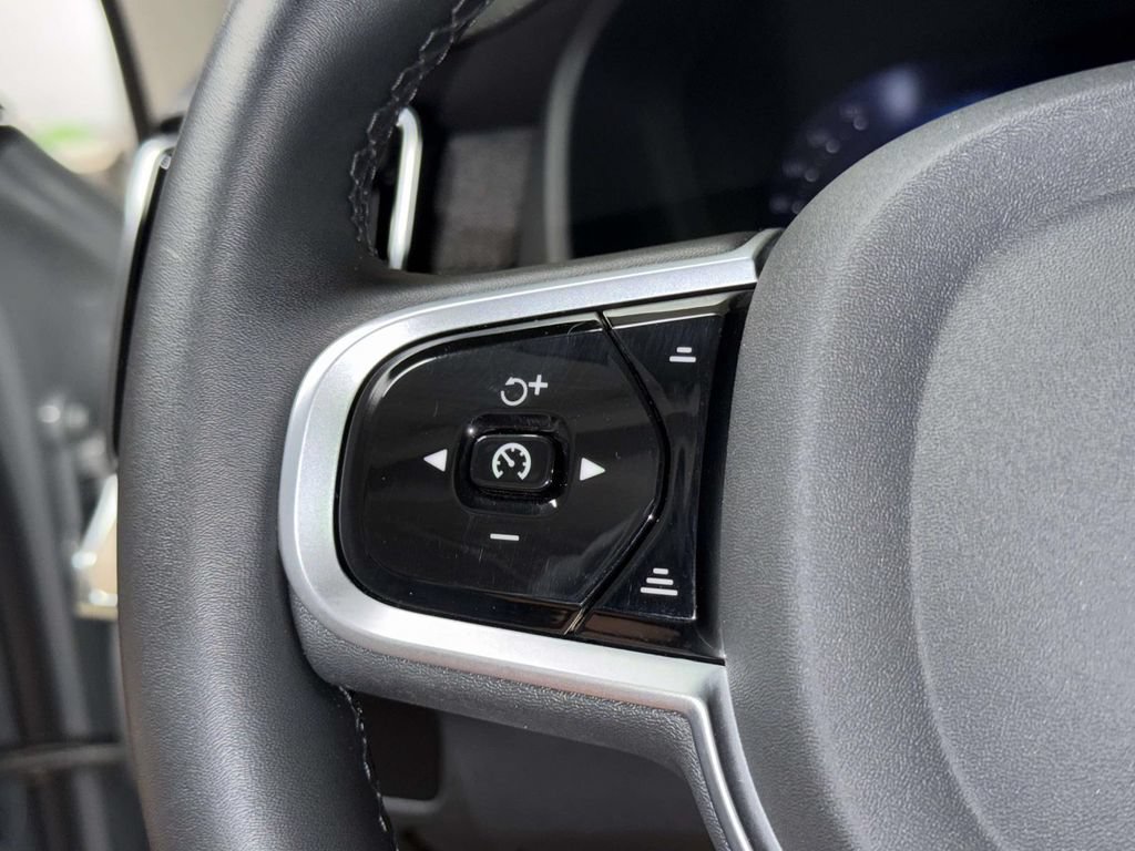 Used 2025 Volvo XC90 B6 Plus AWD/4WD image 31