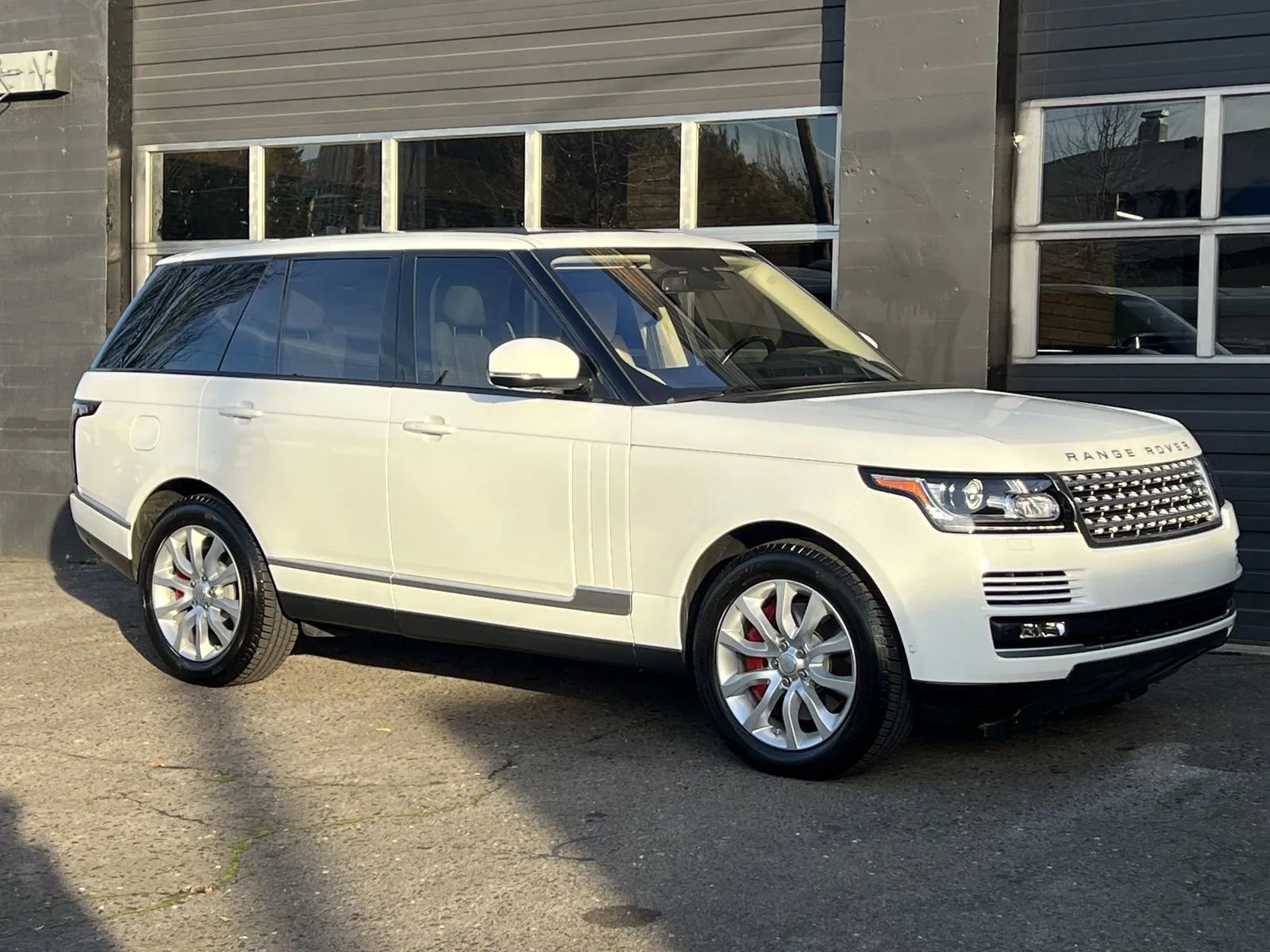 Used 2016 Land Rover Range Rover HSE image 8