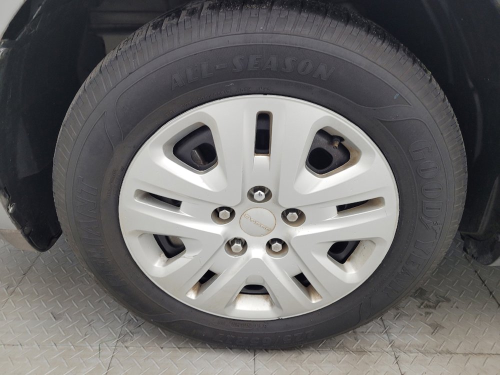 Used 2019 Dodge Journey SE FWD image 31