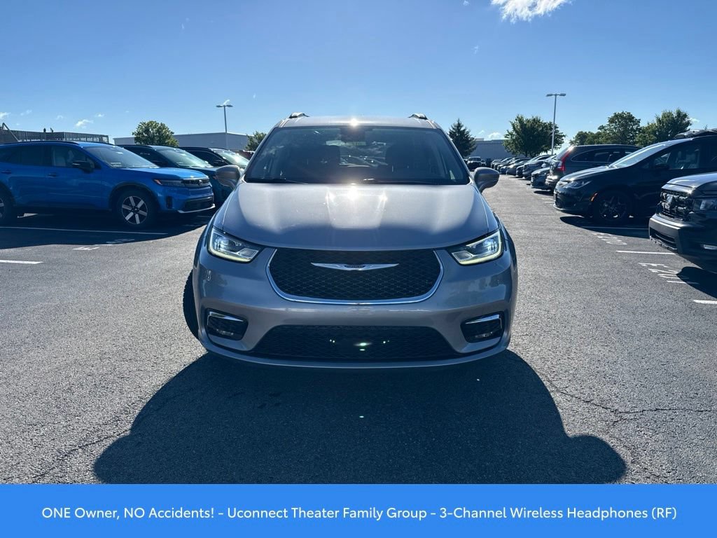 Used 2021 Chrysler Pacifica Touring w/ Uconnect Theater Family Group FWD image 2