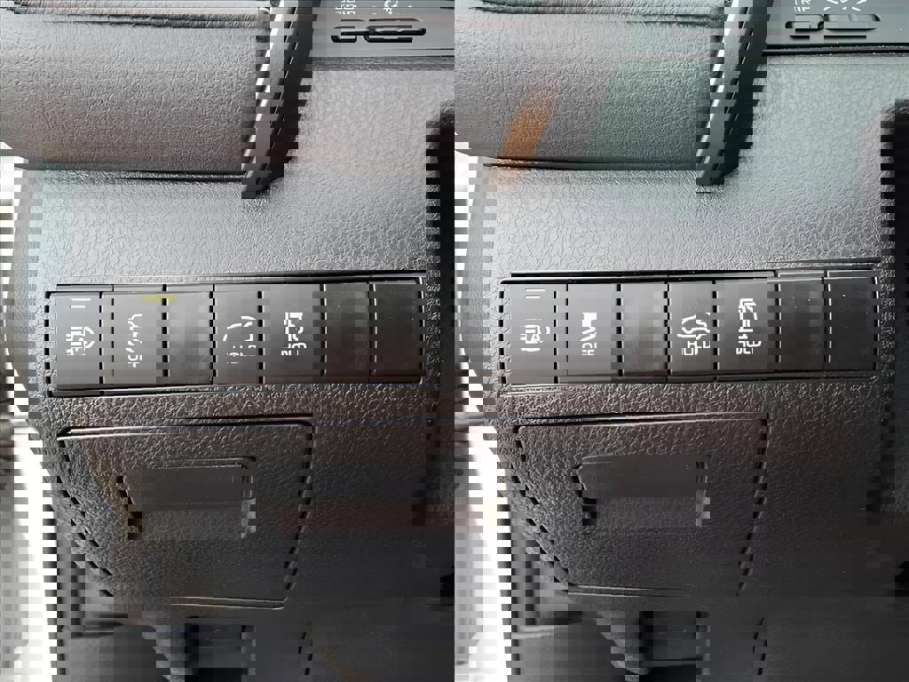 Used 2023 Toyota Camry SE image 15