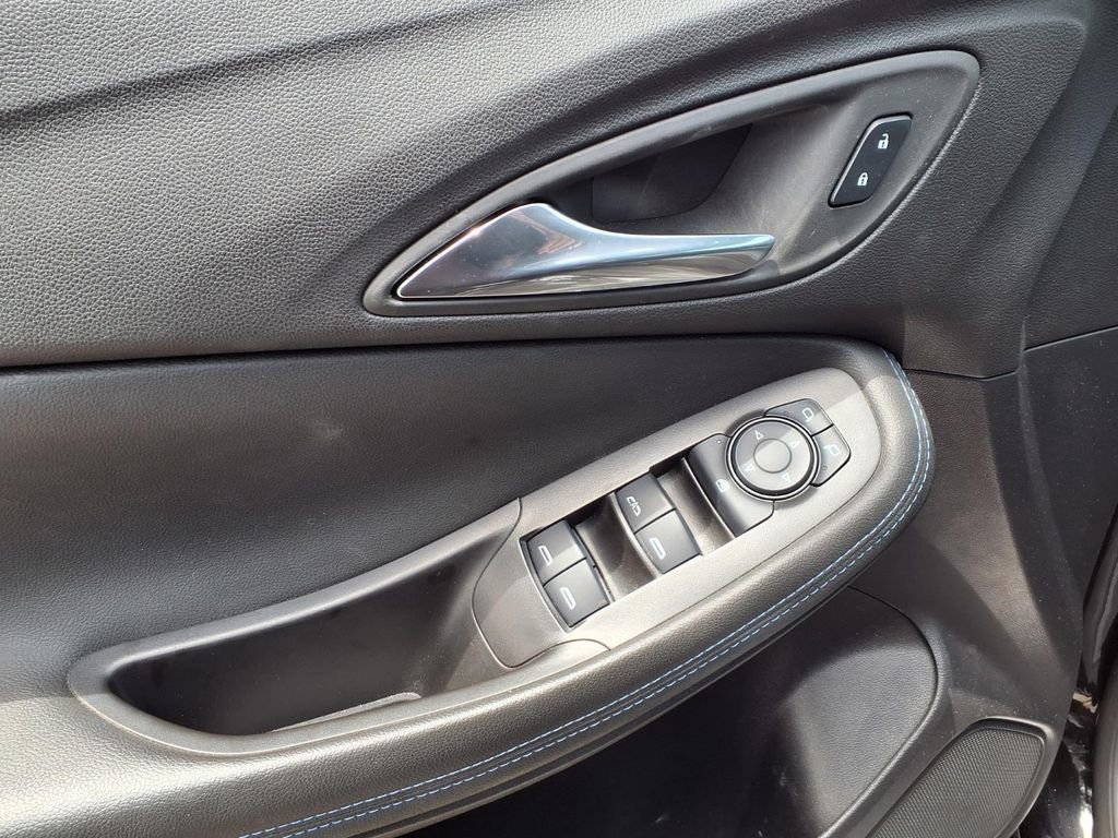 Used 2025 Buick Encore GX Sport Touring FWD image 17