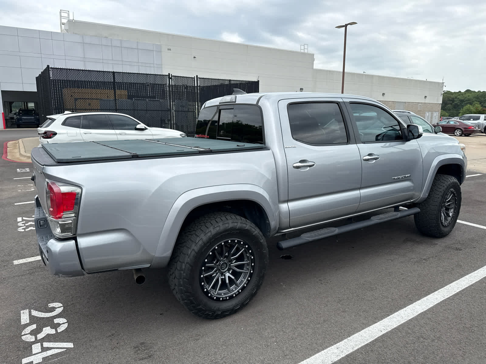 Used 2017 Toyota Tacoma Limited w/ Tow Package AWD/4WD image 4