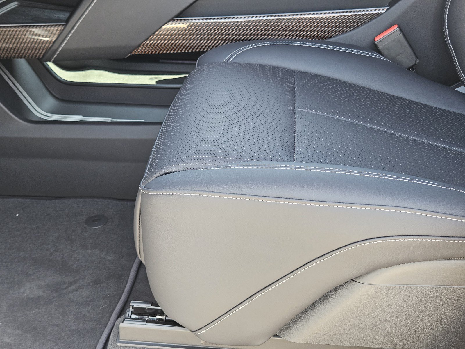 New 2027 Cadillac Vistiq Sport AWD/4WD image 17