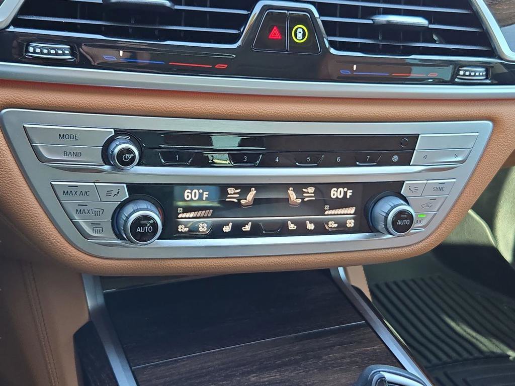 Used 2022 BMW 750i xDrive image 35