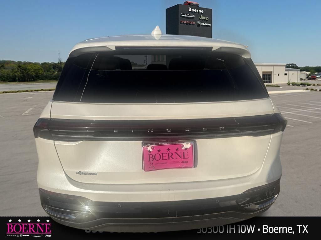Used 2026 Lincoln Nautilus Premier AWD/4WD image 11