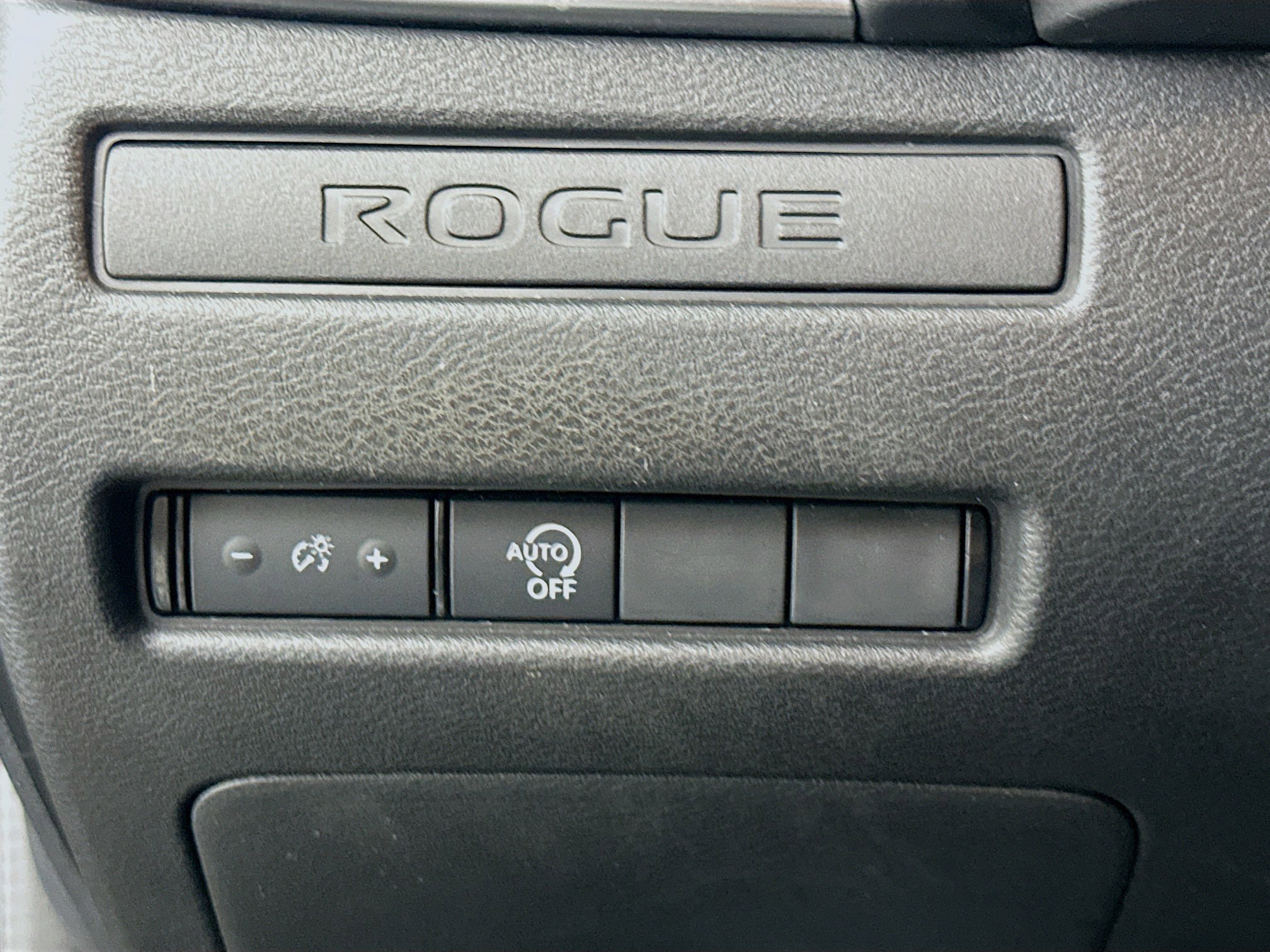 Used 2023 Nissan Rogue S image 17