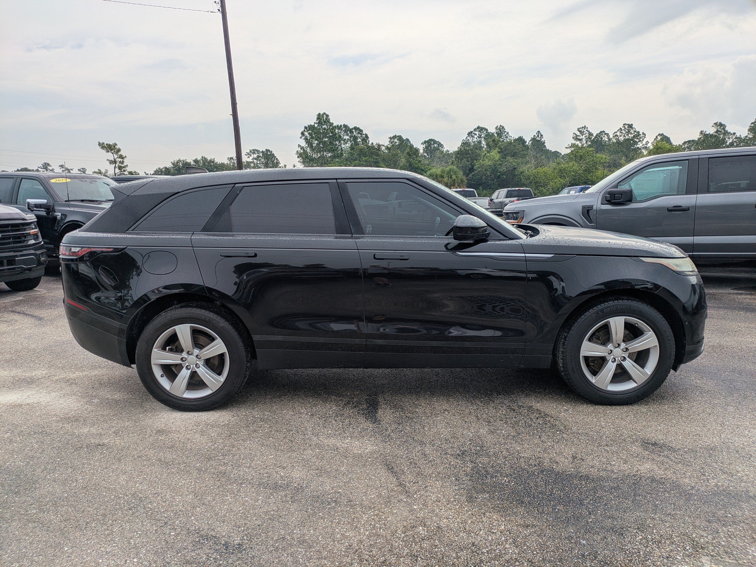 Used 2018 Land Rover Range Rover Velar S AWD/4WD image 3