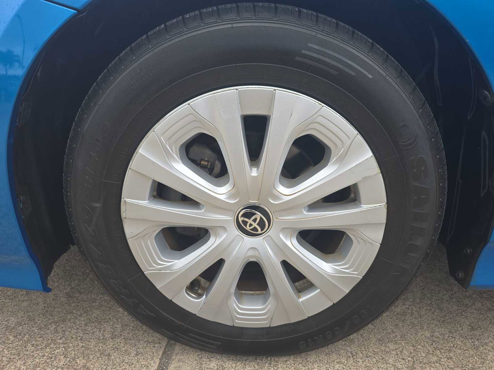 Used 2022 Toyota Prius L Eco FWD image 19